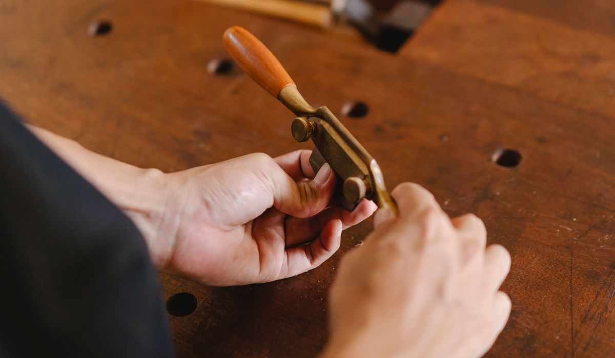 A Beginner's Guide to Sharpening Chisels and Plane Irons